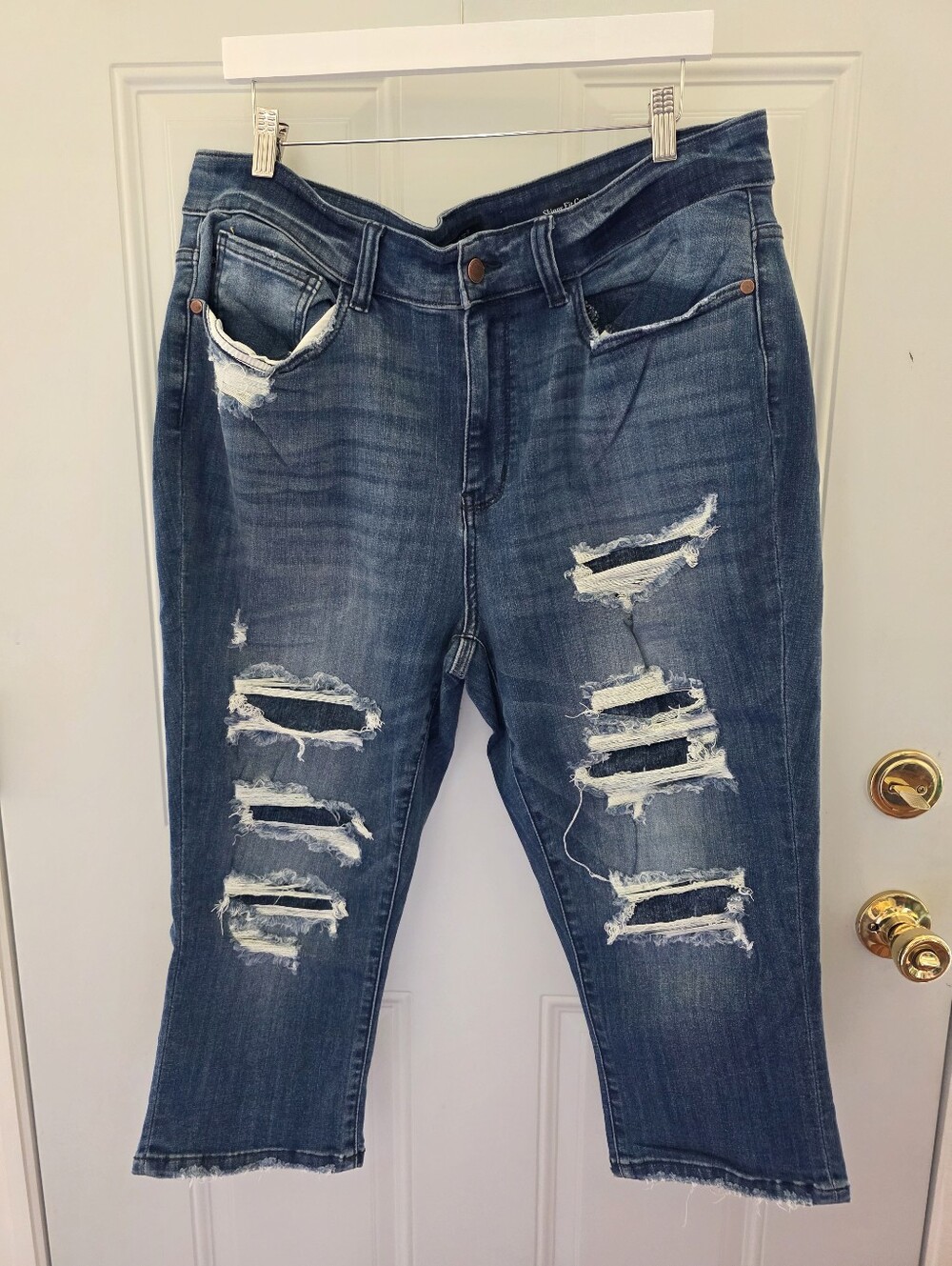 Judy Blue Dark Blue Distressed Capri Size 20W
